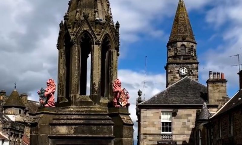 Travel back in time to the 1940s, the first episode in Outlander 🕰️