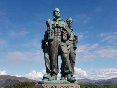 Statues of Commando Memorial on a clear day