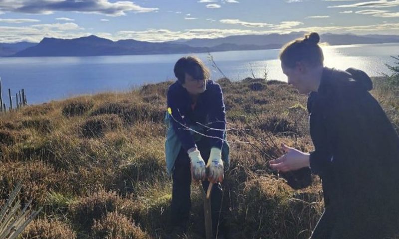 If you’re up for a hands-on outdoor adventure involving a fun Scottish community project, check out our next departure in October for the 5-Day Isle of Skye Volunteer Adventure from Inverness🌱