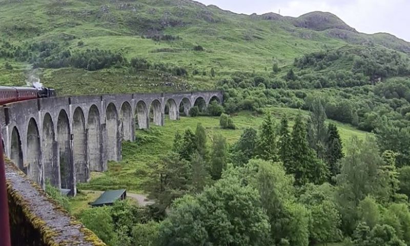 📷 by our lovely passenger @justmaggiethistime riding the Jacobite Steam Train on tour - thanks for sharing this beautiful view with us!⁠