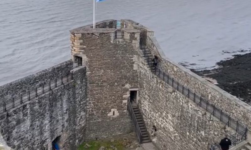 Name of this Scottish castle? 🏰🏴󠁧󠁢󠁳󠁣󠁴󠁿  If you have watched the TV show Outlander, you might recognise it!