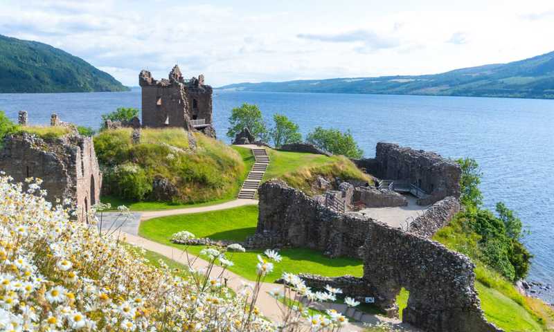 Medium Urquhart Castle, Summer Loch Ness